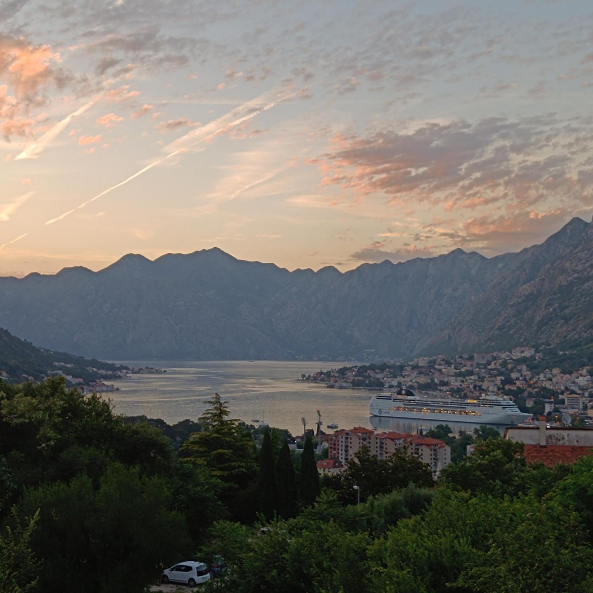 Radgost Kotor Apartments Екстериор снимка