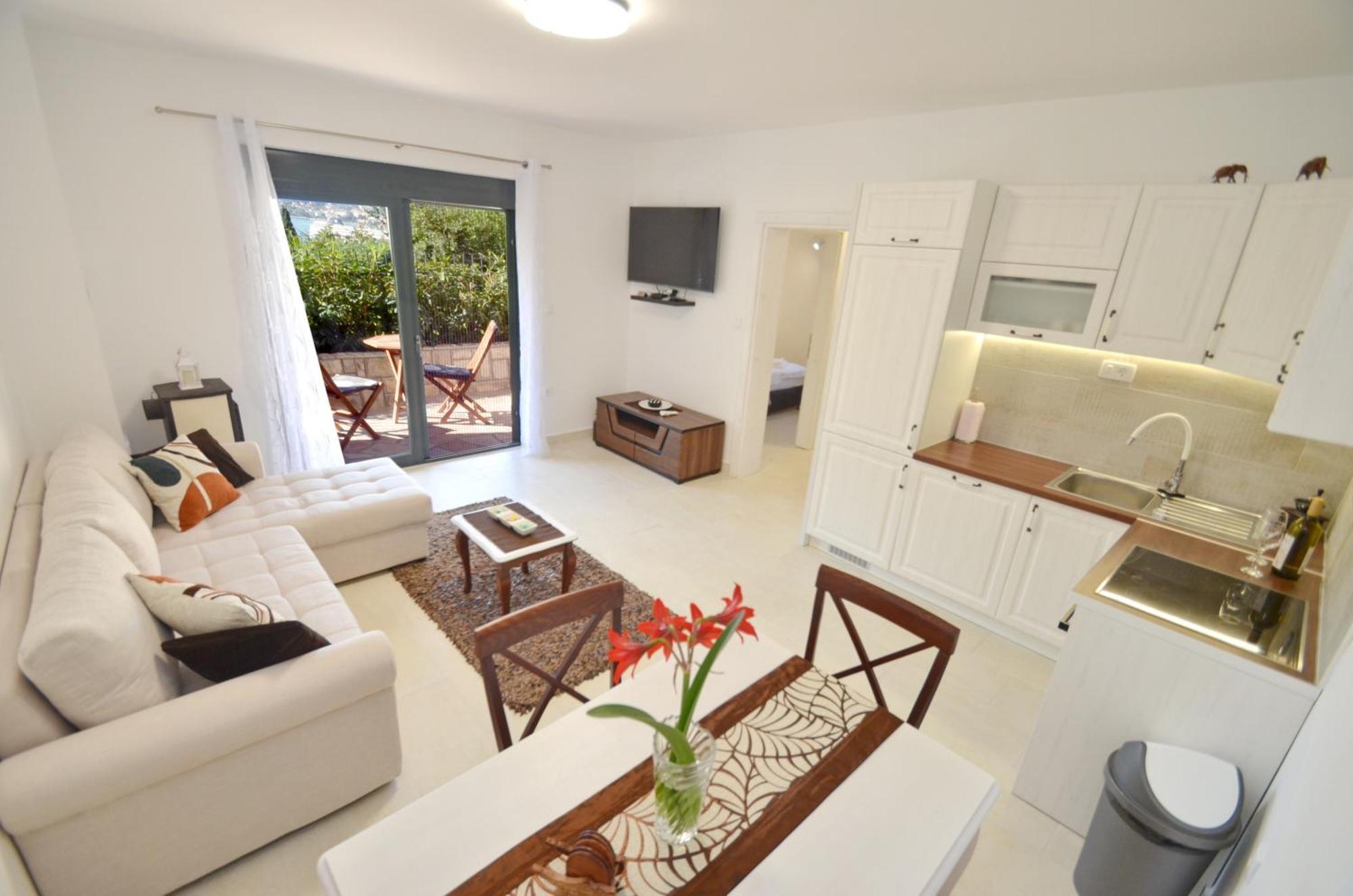 Radgost Kotor Apartments Екстериор снимка