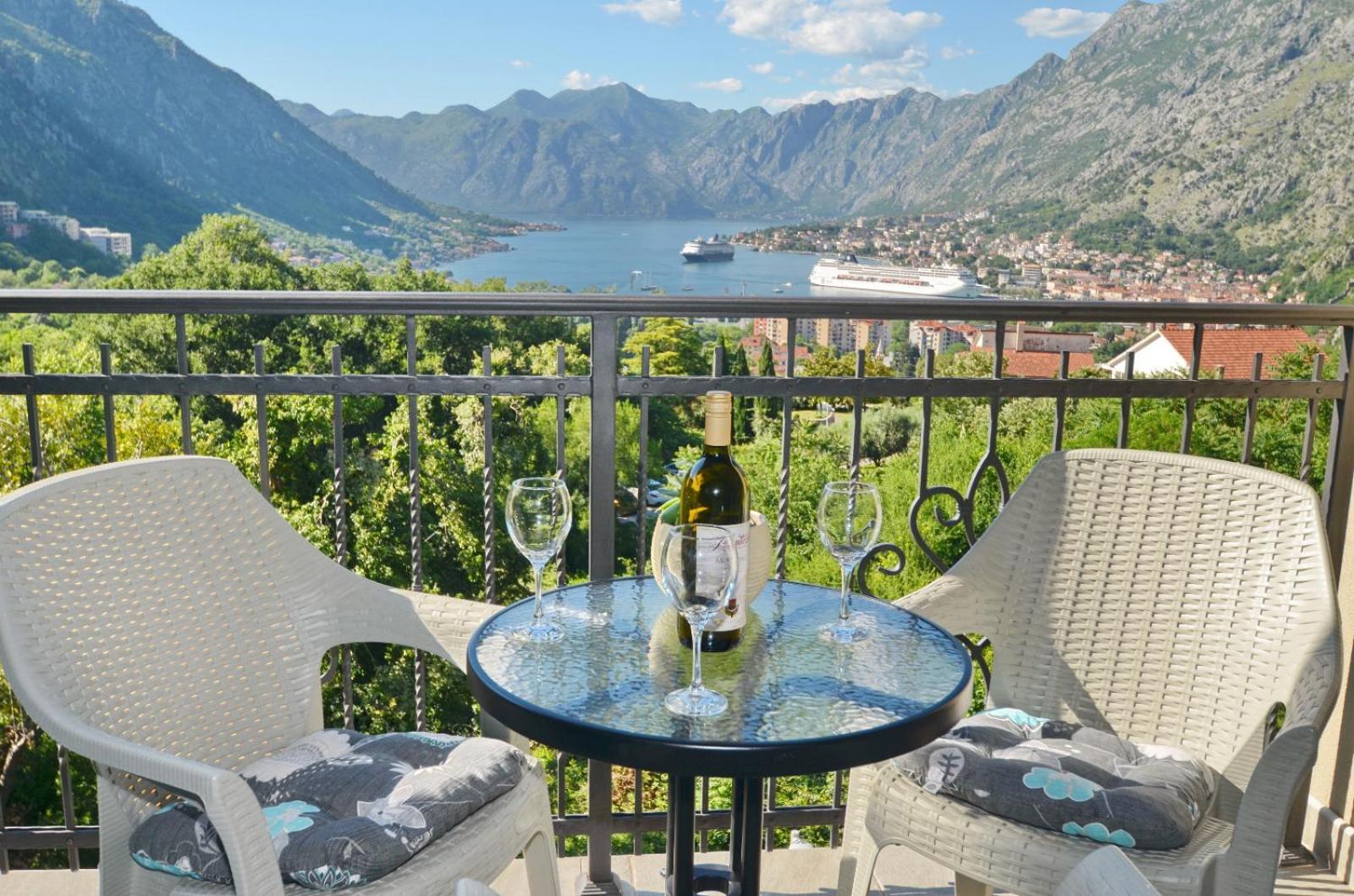Radgost Kotor Apartments Екстериор снимка
