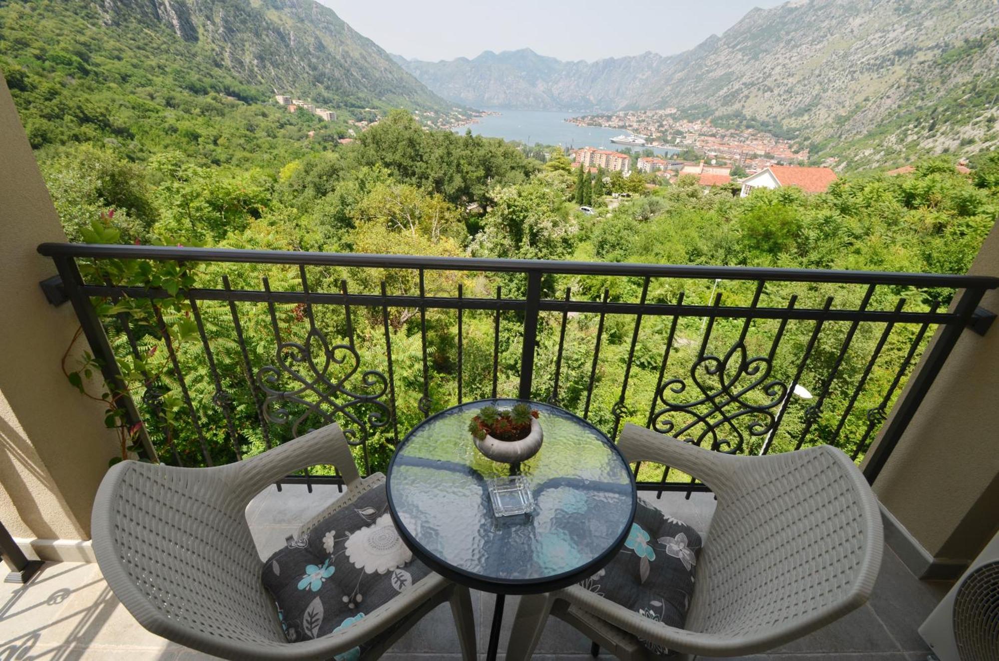 Radgost Kotor Apartments Екстериор снимка